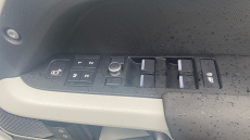 Land Rover Defender 2.0 P300 SE 110 5dr Auto Petrol Estate